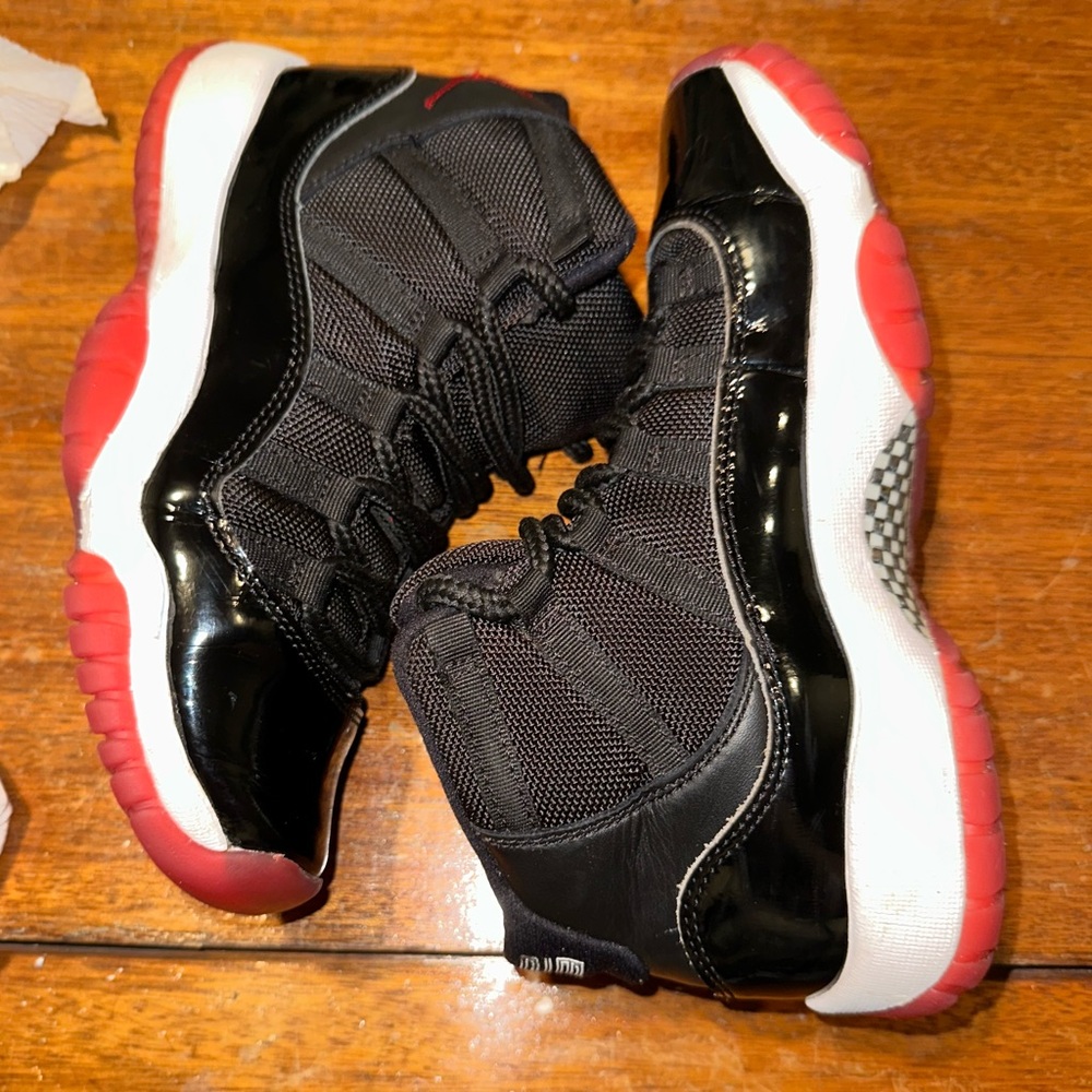 Kids Jordan 11 retro bred size 4.5y - Picture 2 of 7